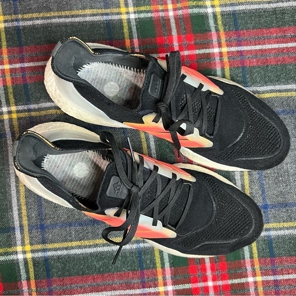 Adidas Black Turbo Flash Orange Ultraboost 22 10 - Picture 8 of 10